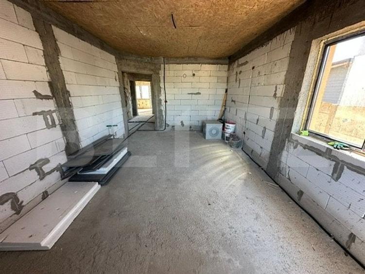 Casă individuală cu 4 camere cu Canalizare în Bariera Vâlcii