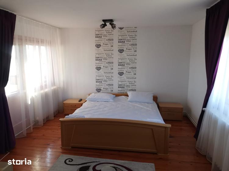 Casă cu 5 camere cu Teren 1000 Mp în Comarnic