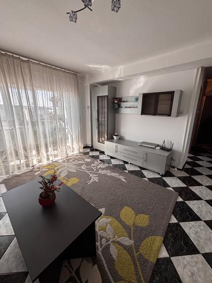 Apartament cu 3 camere decomandat în Rolast