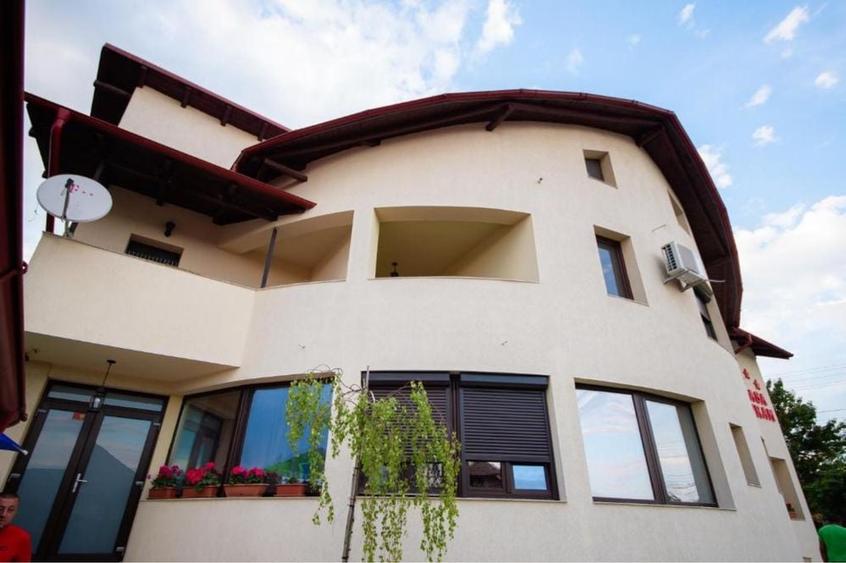 Casă cu 4 camere în Exterior Vest