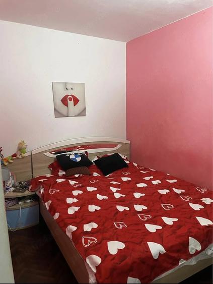 Apartament cu 3 camere semidecomandat în 9 Mai