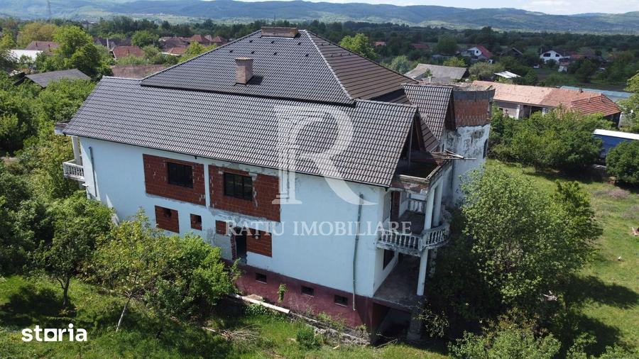 Casă cu Teren 5794 Mp în Aușeu