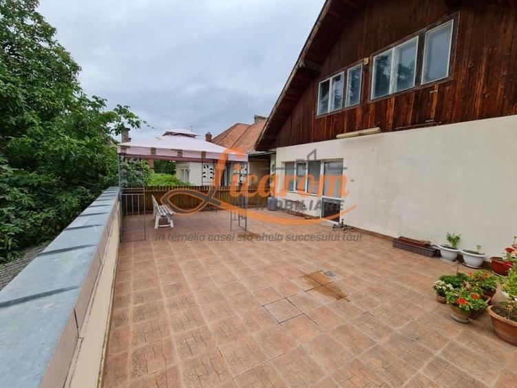Casă individuală cu 15 camere decomandat cu Canalizare în Bartolomeu