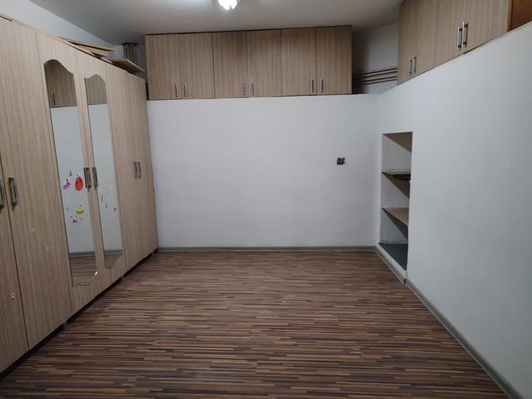 Apartament cu 5 camere decomandat în Calea Severinului