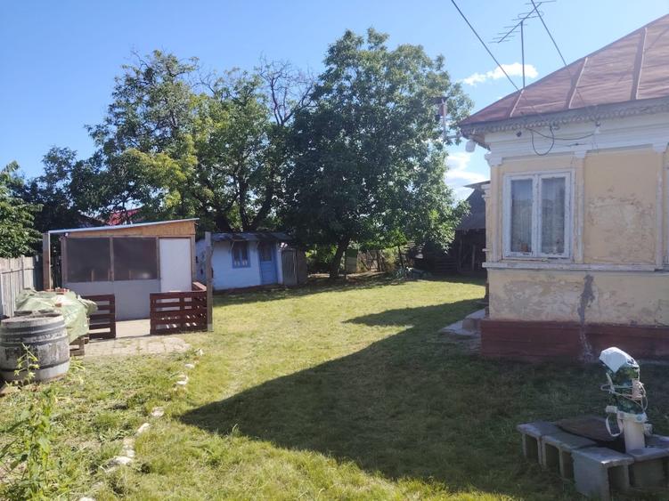 Casă individuală cu 3 camere cu Teren 1000 Mp în Străoane