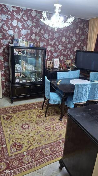 Apartament cu 3 camere semidecomandat în Central