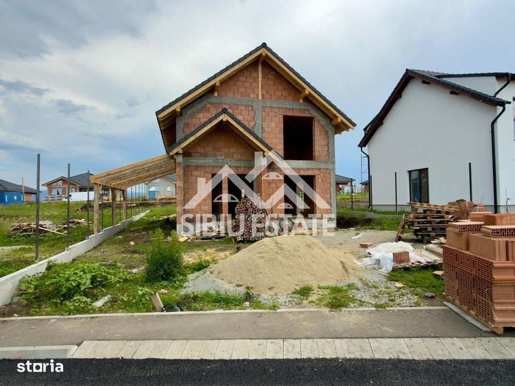 Casă cu 4 camere cu Teren 441 Mp în Șura Mică