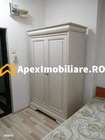 Garsonieră decomandată în Romană