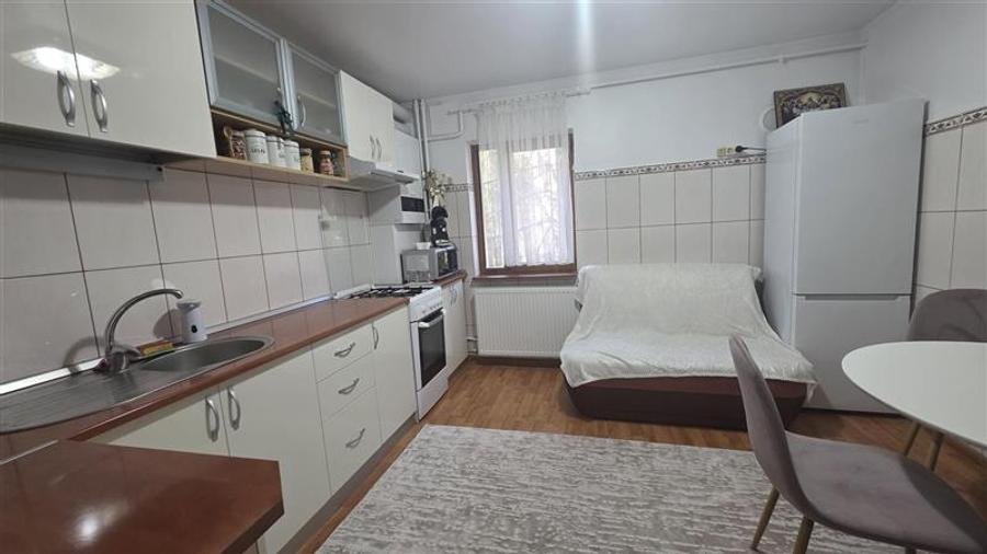 Apartament cu 2 camere decomandat în Rovine