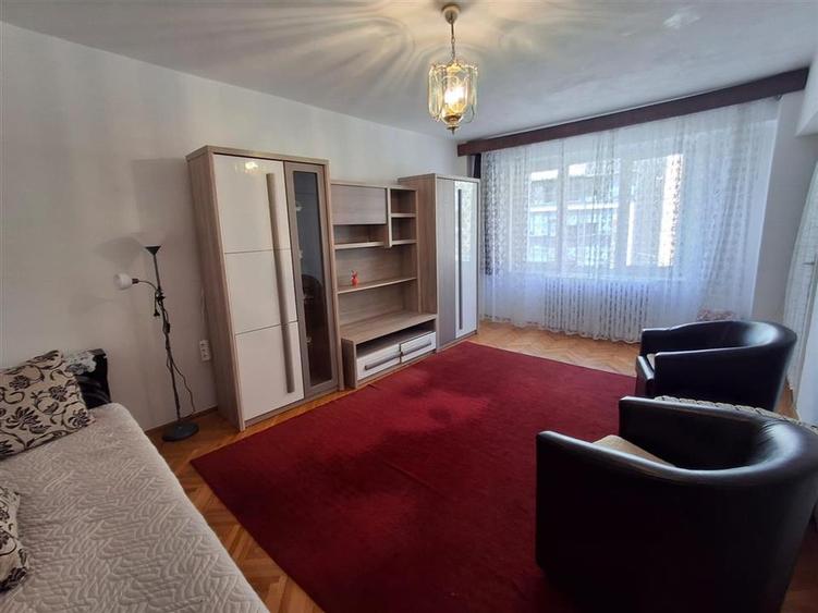 Apartament cu 2 camere decomandat în Mihai Viteazul