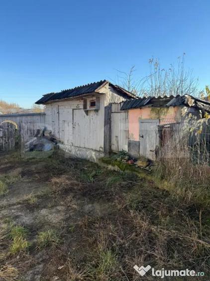 Casă cu 3 camere cu Teren 4900 Mp în Central