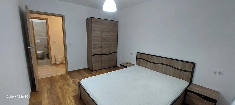 Apartament cu 3 camere decomandat în Tractorul