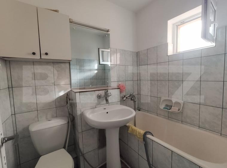 Apartament cu 3 camere semidecomandat, mobilat în 14 Mai