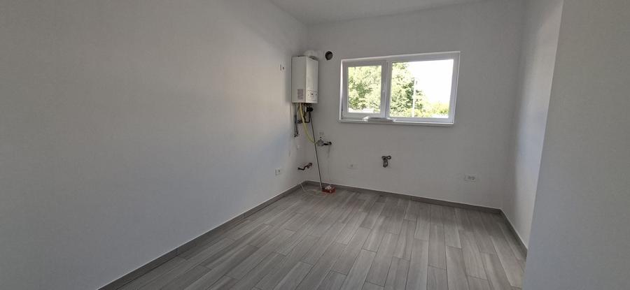 Casă individuală cu 5 camere cu Canalizare în Aradului
