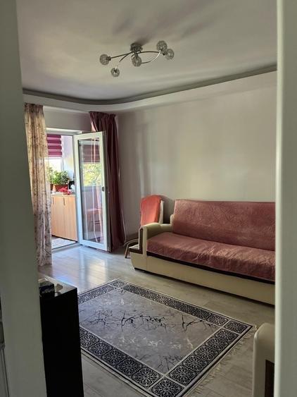 Apartament cu 3 camere decomandat în Faleza Nord