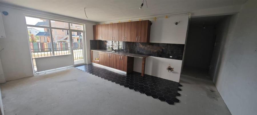 Apartament cu 3 camere decomandat, mobilat în Exterior Sud