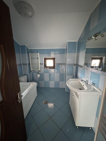 Casă cu 4 camere cu Teren 4044 Mp în Drăgoești
