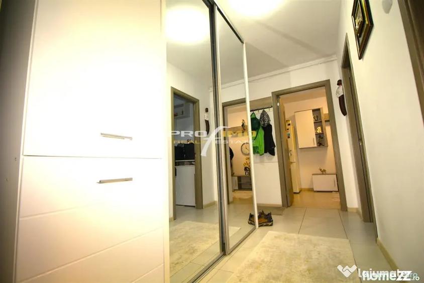 Apartament cu 3 camere semidecomandat în City Park Mall