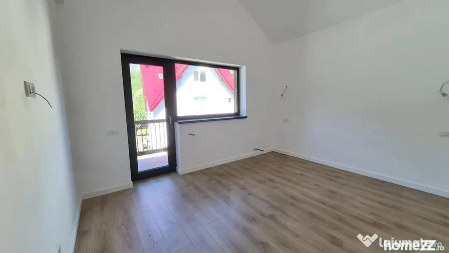Apartament cu 4 camere decomandat în Zamora
