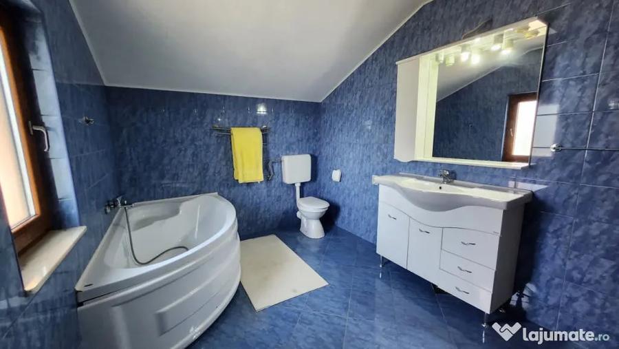 Casă cu 4 camere cu Teren 595 Mp în Central