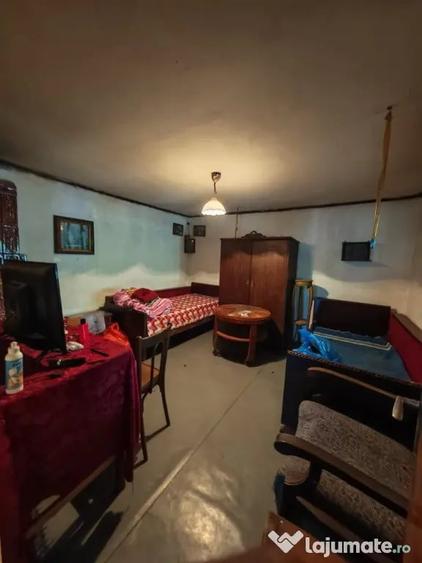 Casă cu 2 camere cu Teren 900 Mp în Brăgăreasa