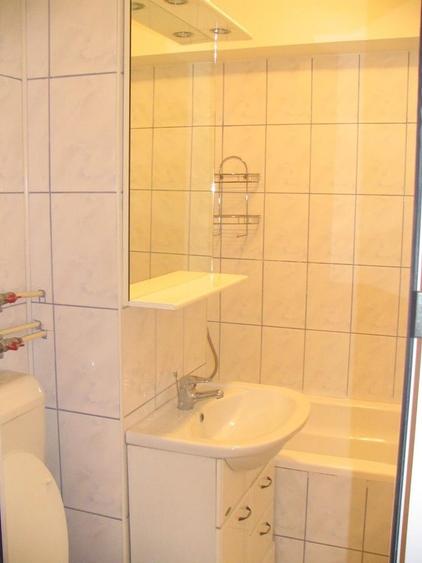 Apartament cu 3 camere decomandat în Titulescu