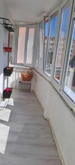 Apartament cu 3 camere decomandat în Astra