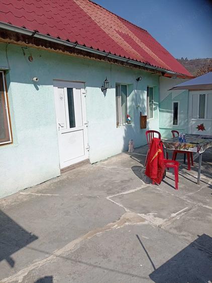 Casă cu 2 camere cu Teren 1200 Mp în Central
