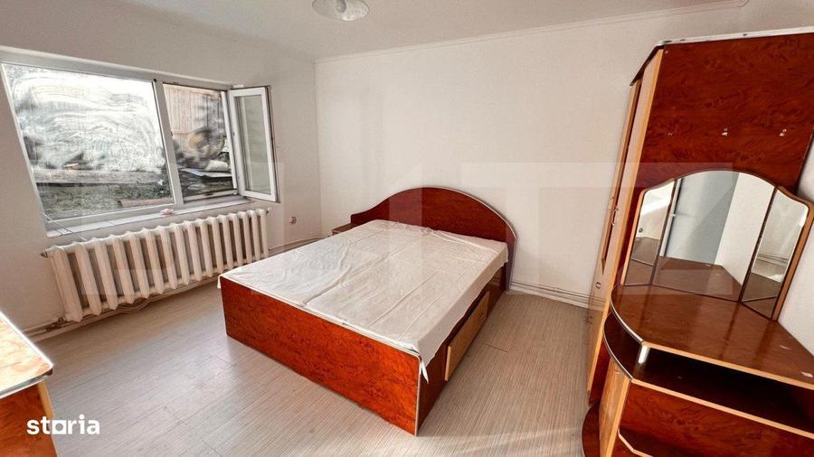 Casă cu 3 camere în Sărărie