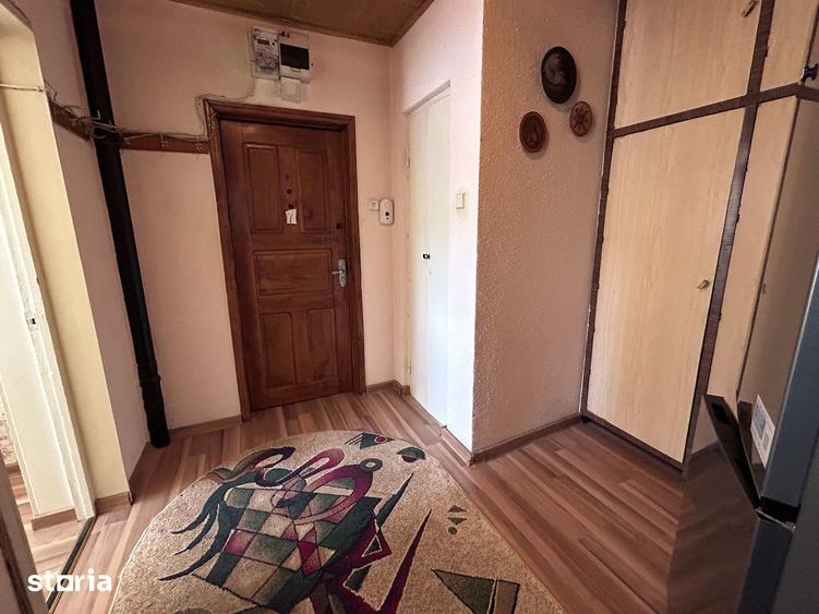 Apartament cu 3 camere semidecomandat în Central