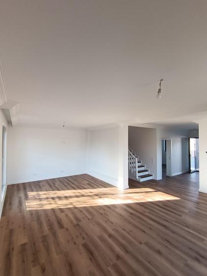 Casă cu 4 camere în Valea