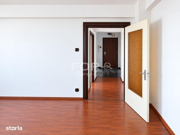 Apartament cu 4 camere decomandat în Cantemir