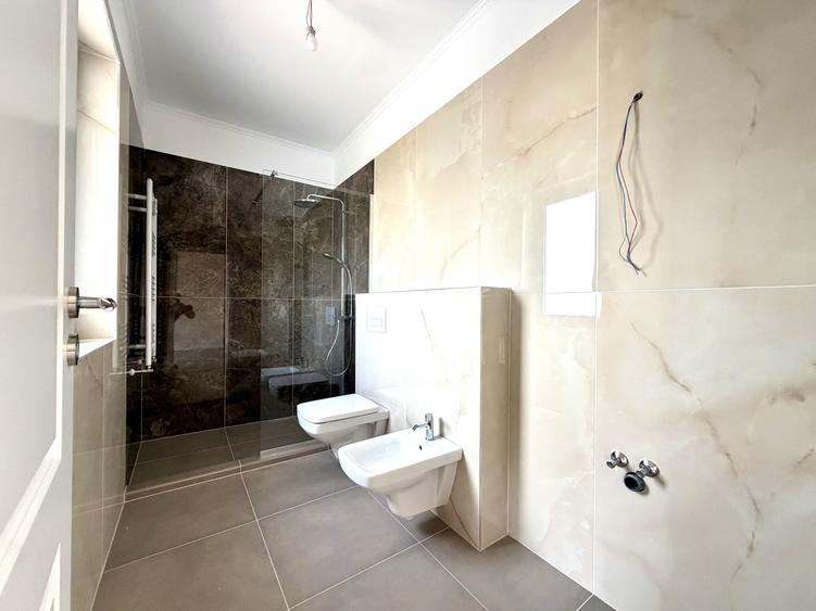 Duplex cu 5 camere cu Canalizare în Dumbrăvița