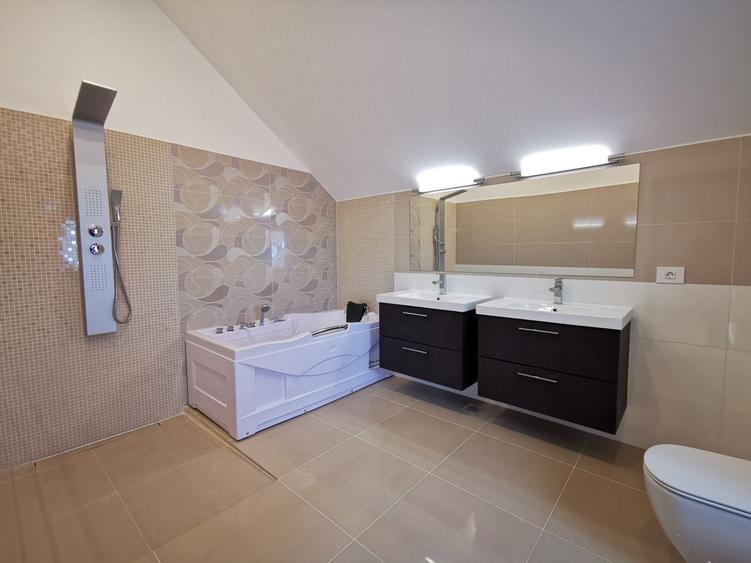 Casă individuală cu 6 camere cu Piscina în Iancu Nicolae