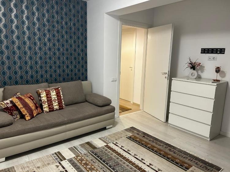 Apartament cu 3 camere decomandat, mobilat în Calea București