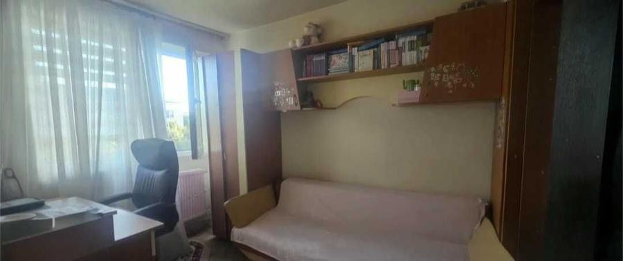 Apartament cu 3 camere semidecomandat în Aleea Trandafirilor