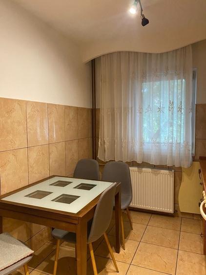Inchiriez apartament 2 camere, decomandat, etaj 2, strada Sovata nr. 31 - 6