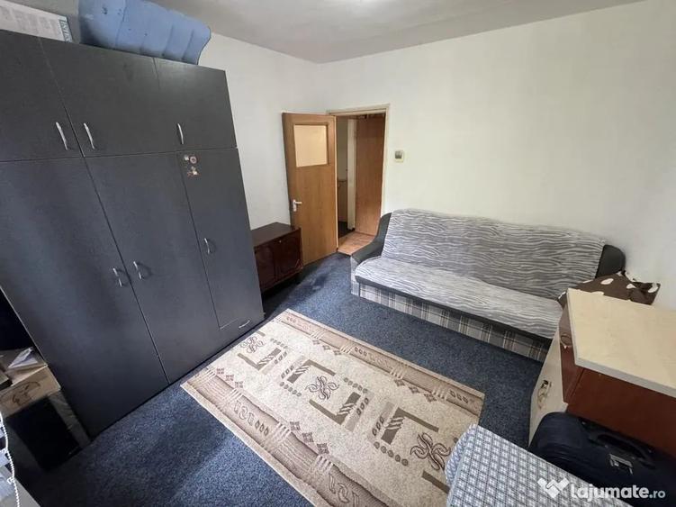 Apartament cu 3 camere semidecomandat în Tomis Nord