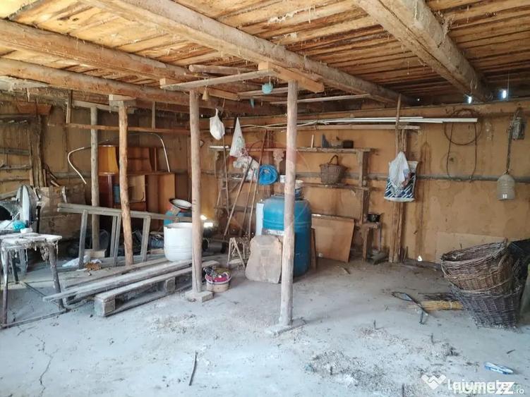 Casă cu 4 camere cu Teren 3370 Mp în Central