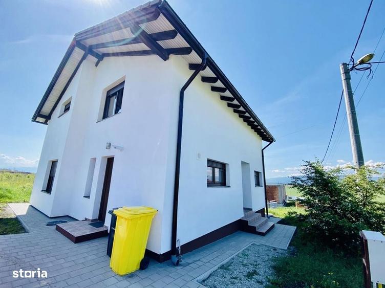 Casă cu 4 camere cu Teren 372 Mp în Roșia