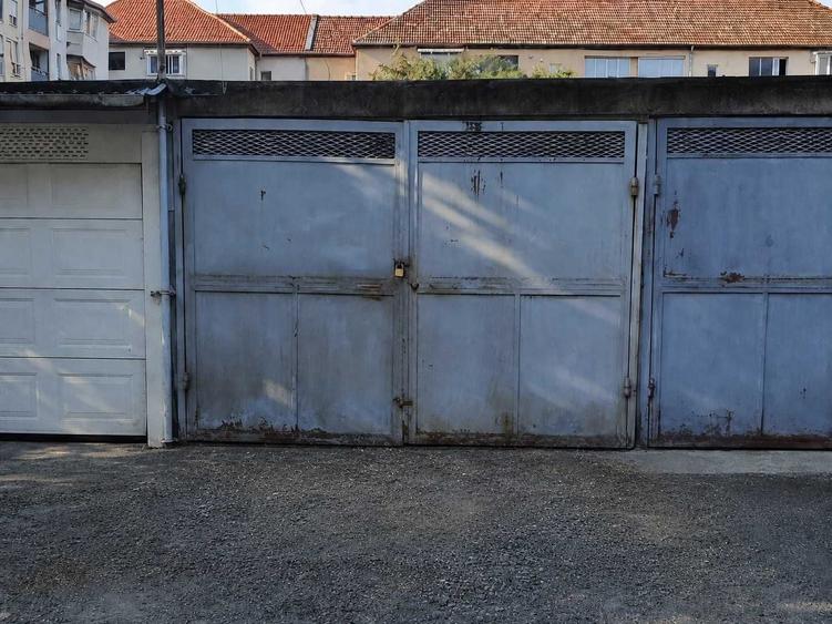 Apartament cu 3 camere decomandat în Girocului