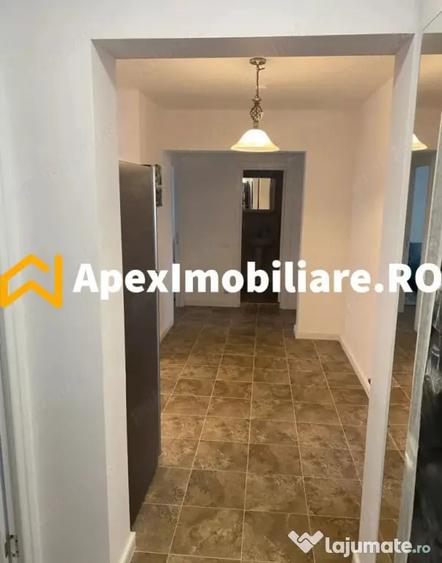 Apartament cu 3 camere decomandat în Calea Victoriei