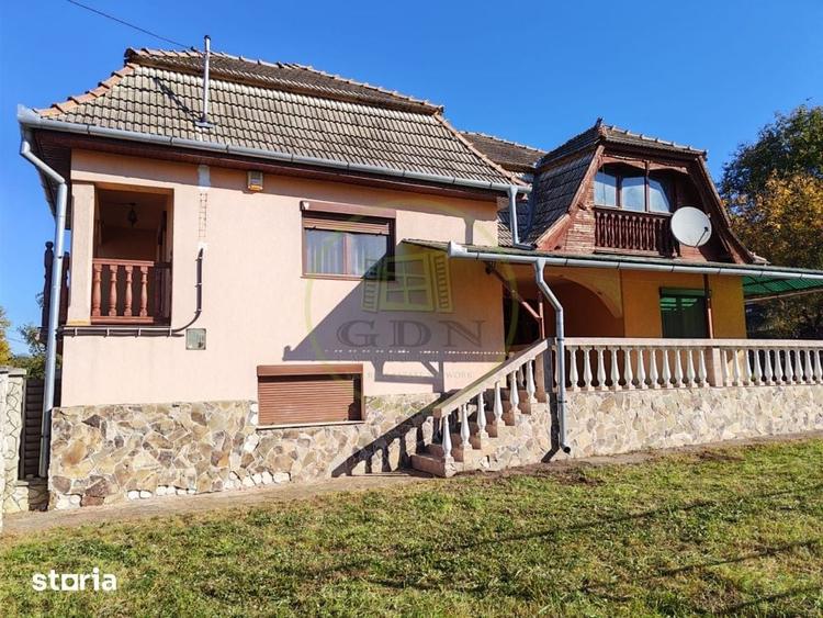 Casă cu 5 camere cu Teren 1300 Mp în Ideciu de Jos