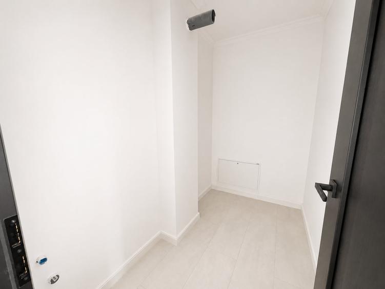Apartament cu 4 camere semidecomandat în Florești