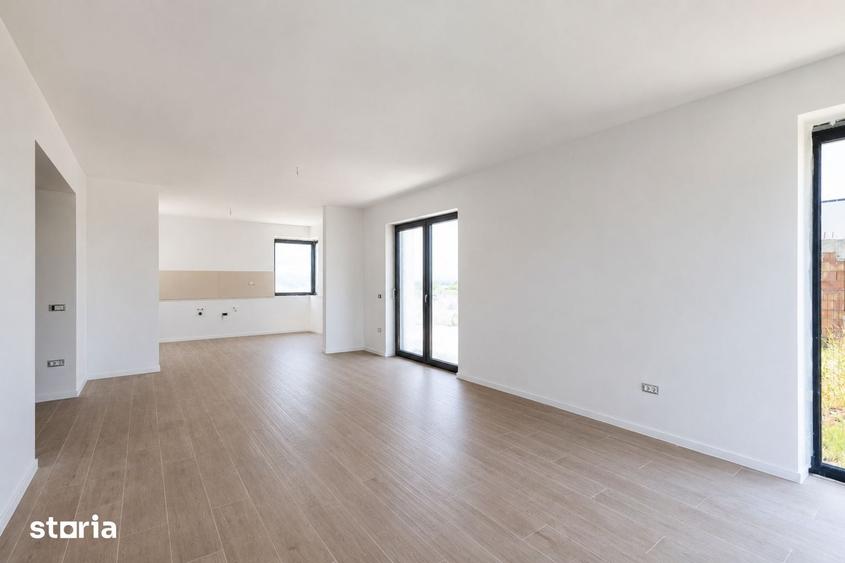 Casă cu 5 camere cu Teren 500 Mp în Noua