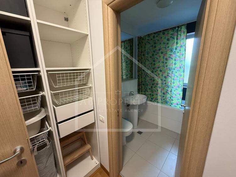 Apartament cu 3 camere decomandat, mobilat în Băneasa