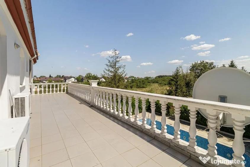 Casă cu 7 camere cu Teren 5000 Mp în Corbeanca