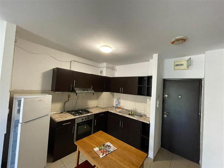 Apartament cu 2 camere decomandat, mobilat în Tătărași