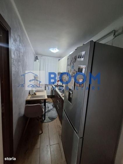 Apartament cu 3 camere semidecomandat în Ostroveni
