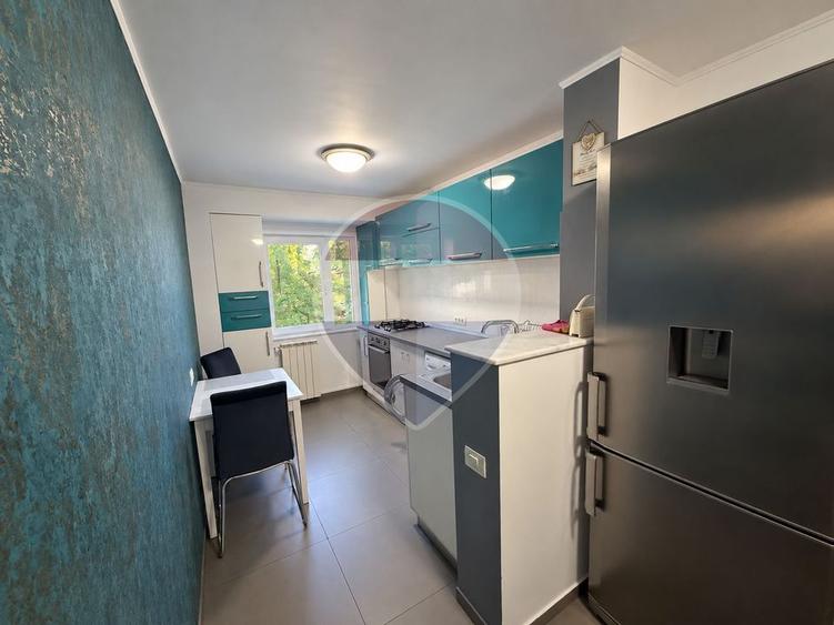 Apartament cu 2 camere semidecomandat, mobilat în Boema